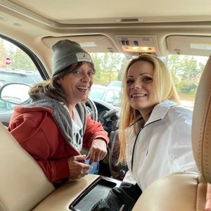 Meet your Posher, Mona